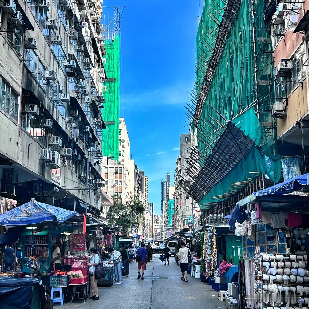 今天都在聊“香港大埔火灾”，火被扑灭了，受害的人数越来越多。同时，香港居民区也成
