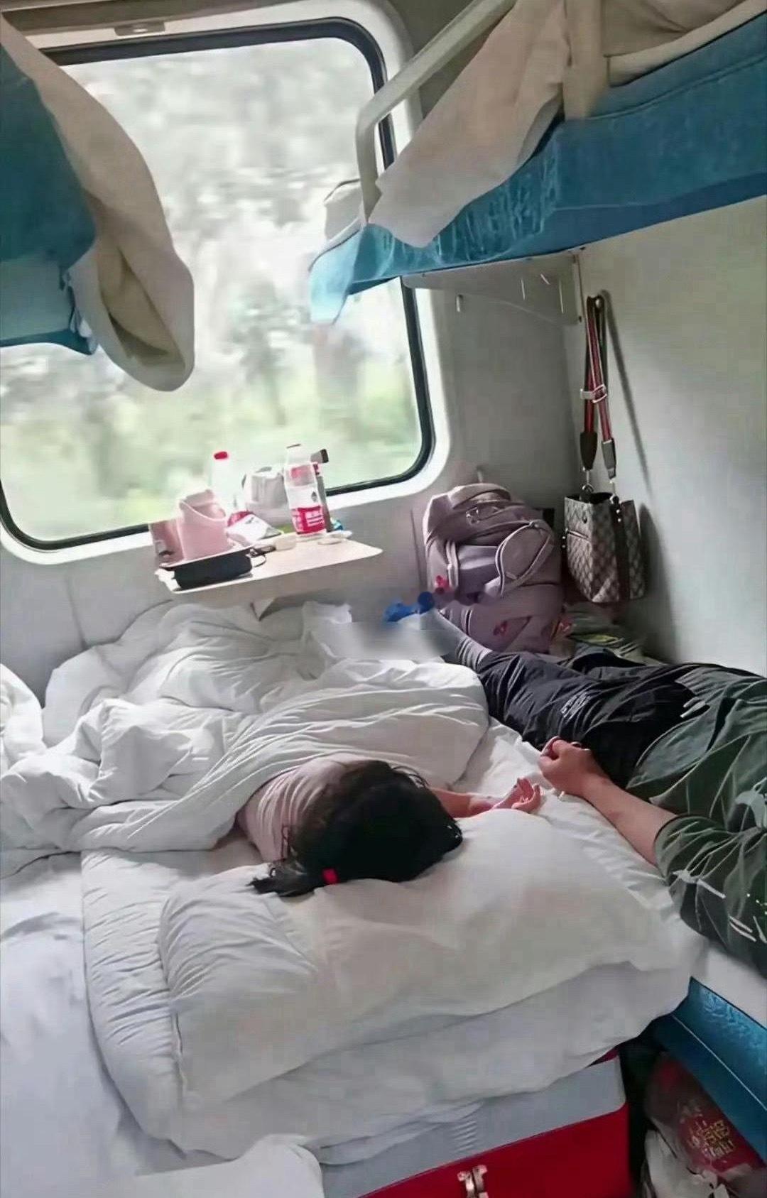 火车上这样真的好吗，不会影响到其他人吗 