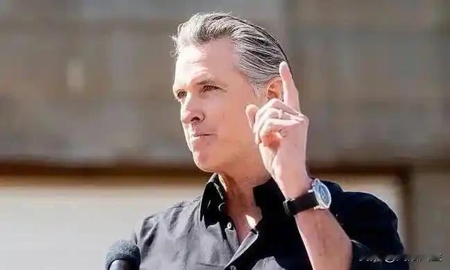 加州州长纽森批特朗普:“他并不相信这国家，他只相信红州，他正在发动一场战争，他是