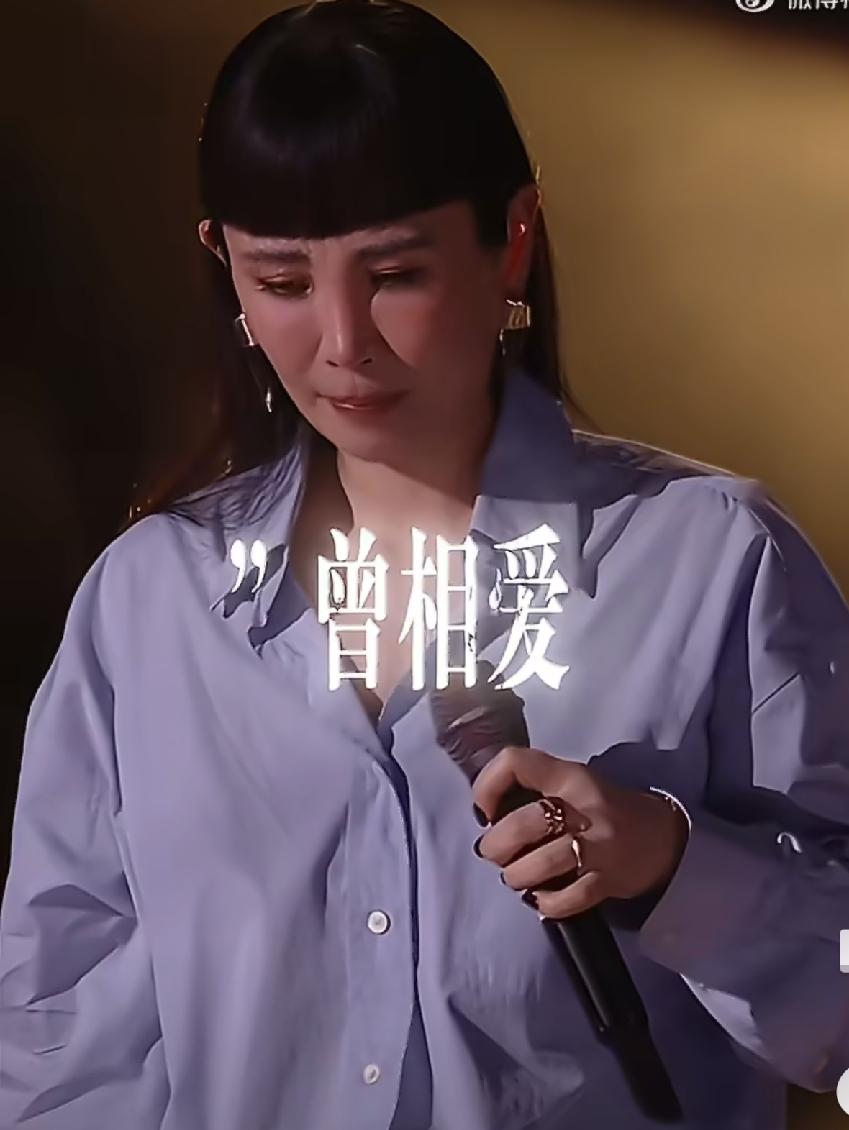 魏如萱发文回应歌手淘汰，好感动！
很少有歌手这么淡定的面对，除了去年的GAI[捂
