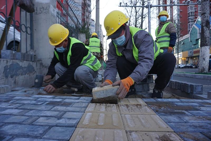 今日金句打卡挖到宝了，先抄下这句“风起于青萍之末，浪成于微澜之间”。
之前总觉得