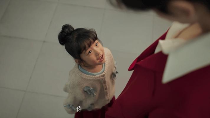 张凌赫你代言新年我代言你谁懂张凌赫认证的这抹新年吉庆红！王老吉作为新年代言人那可