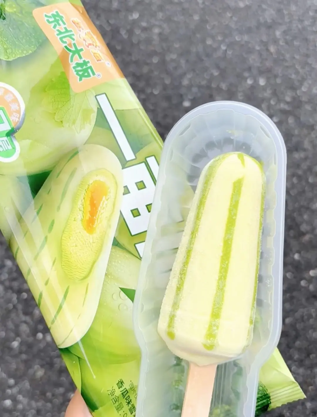 🍈东北大板把香瓜做成雪糕啦！ 这支一亩瓜田雪糕从外到内全是香瓜暴击?...