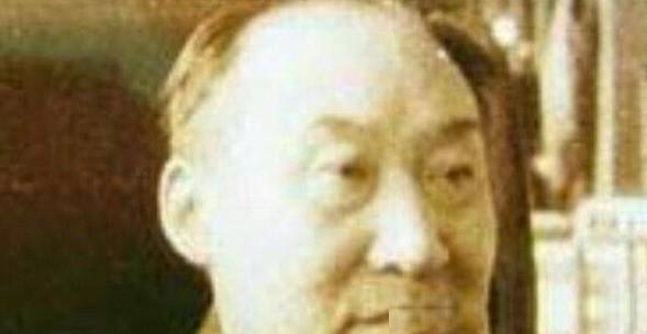 1972年，钱学森在中关村大街散步时，碰到一个乞丐向他乞讨。
叶企孙的一生，几乎