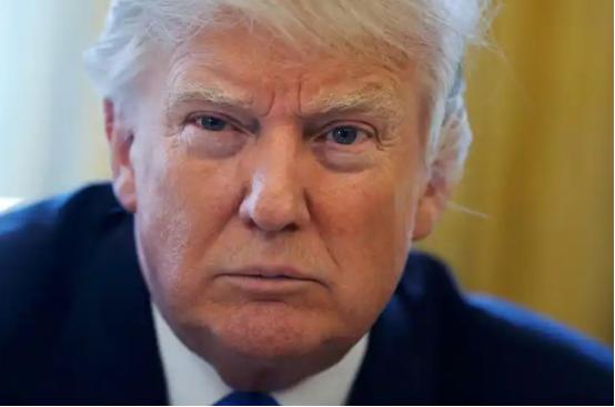 美国人的封锁线，被他们自己的贪婪冲垮了！就在刚刚，英伟达通知中国客户：H200芯