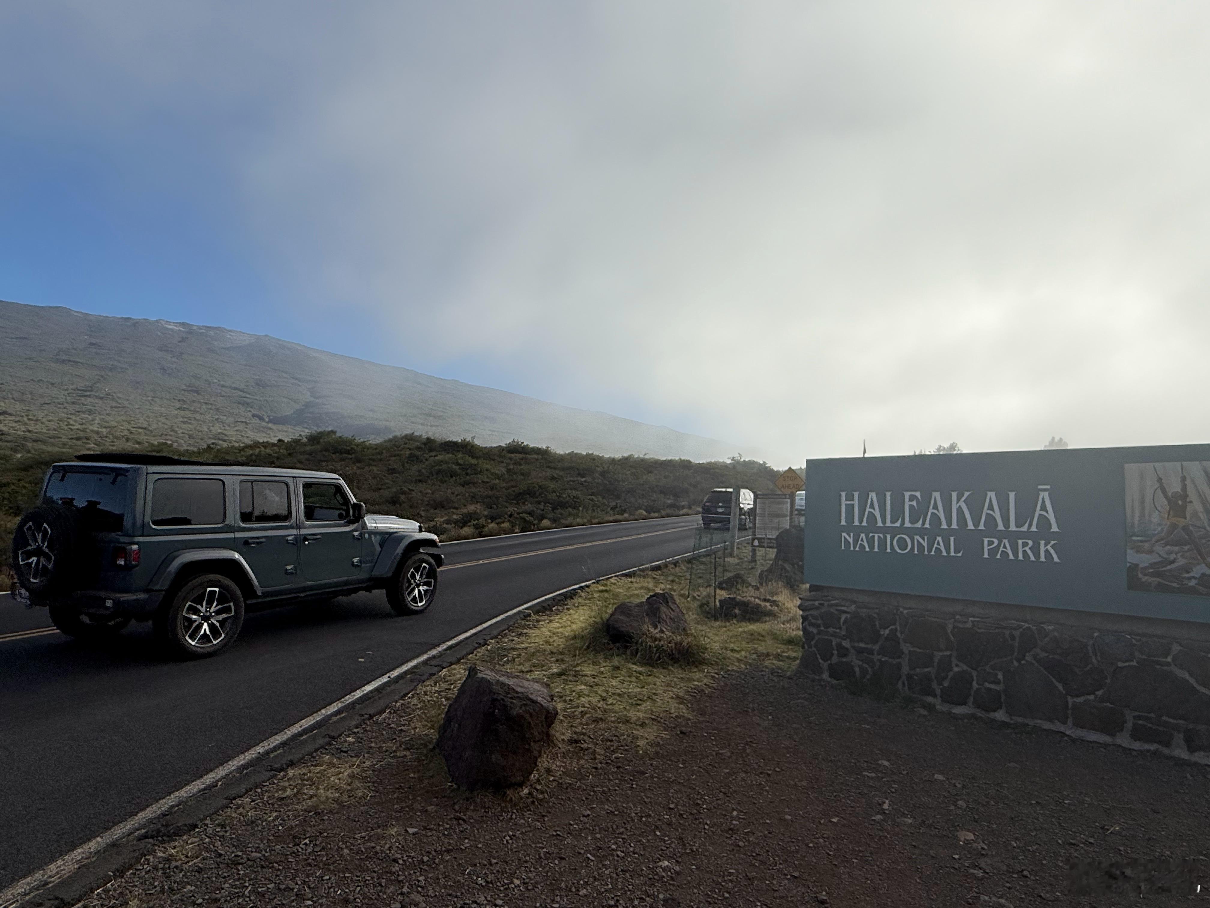 自驾，海勒卡拉火山国家公园，今晚就在这里看日落。 