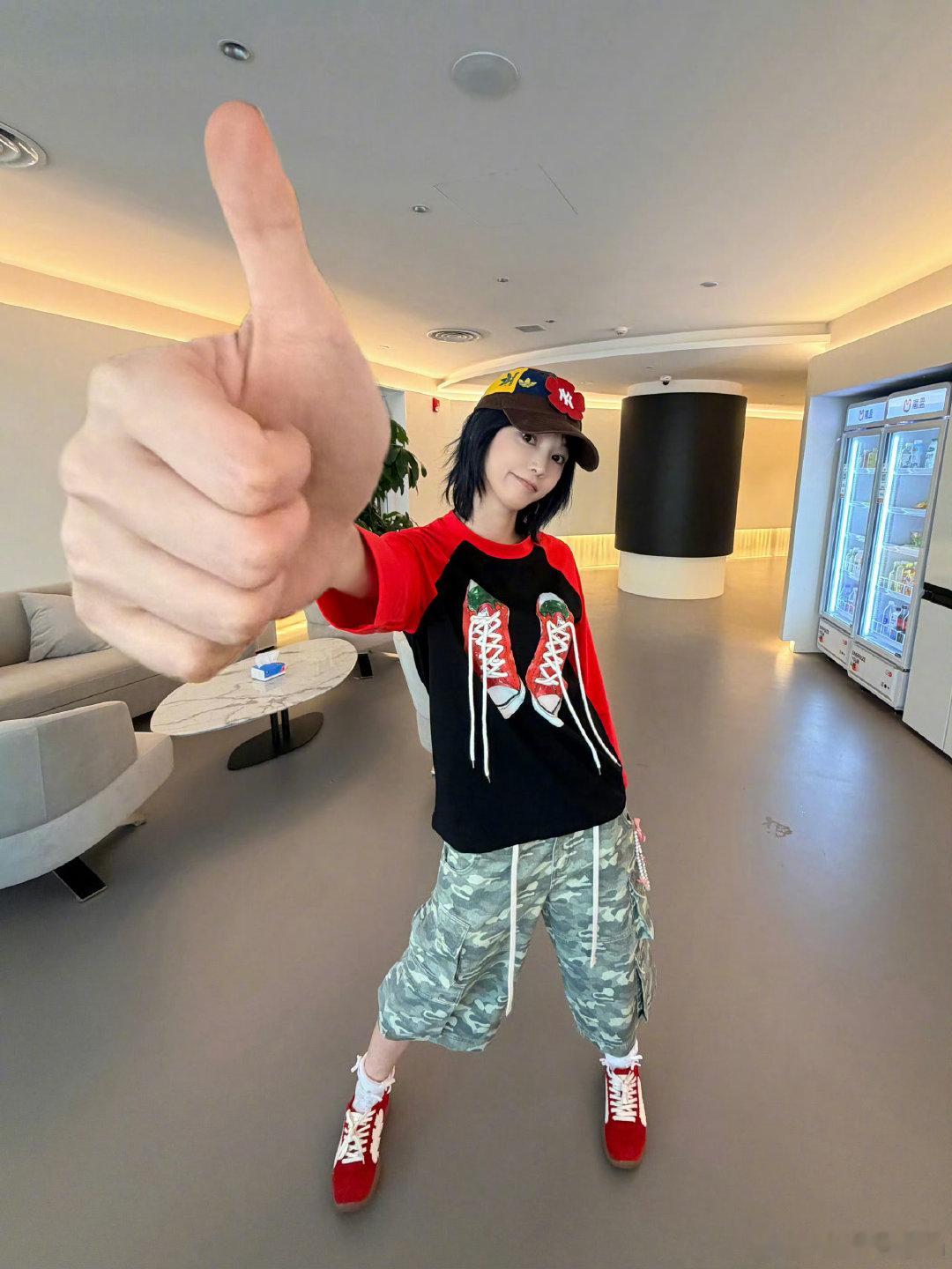 黄灿灿说从明天开始会有些忙碌了黄灿灿说这几天会经常见 黄灿灿上班打卡图，说这几天