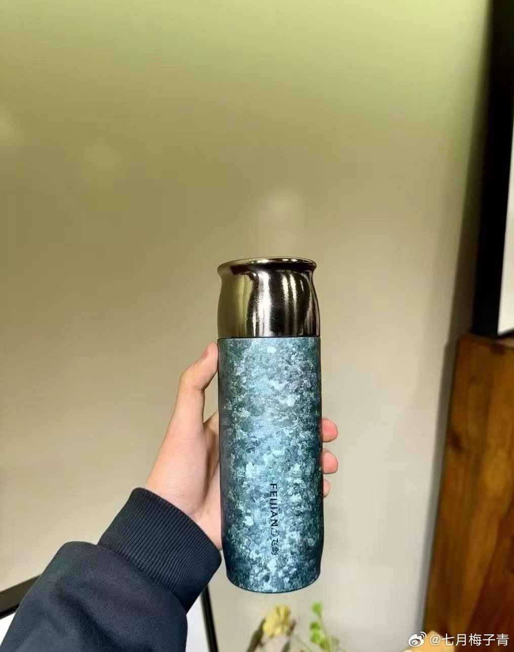 谢霆锋也是到了带保温杯的年纪他的保温杯没有小卖部的飞剑钛杯好[doge]纯钛材质