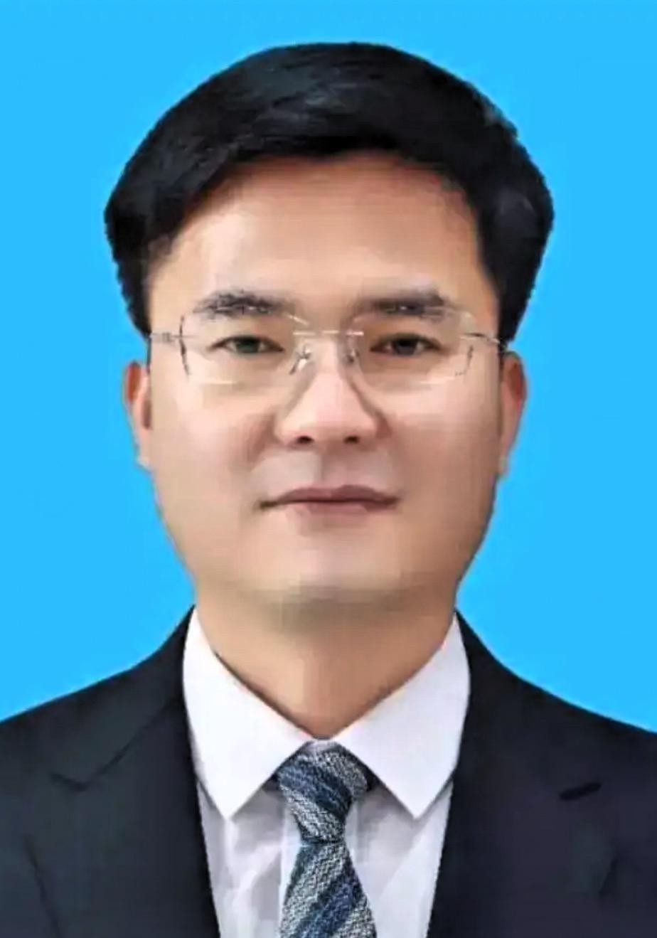 看到王正儒被查，我是一愣！
这人太年轻，太聪明，太幸运，也太帅气了，怎么好好的就