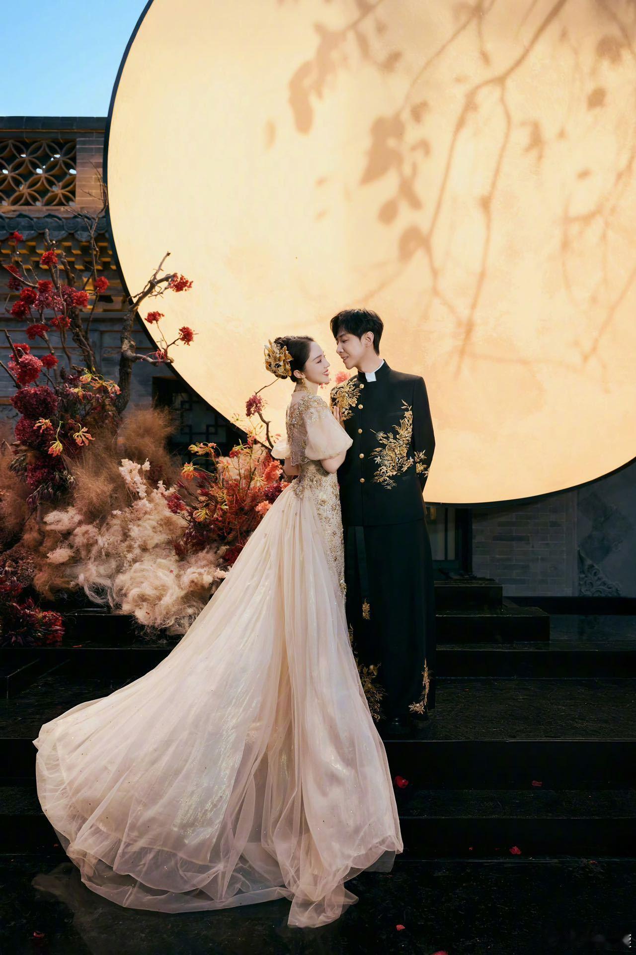 董璇张维伊结婚照姐姐当家董璇和张维伊婚礼照里的撑伞对视，真的很有感染力！他们想把