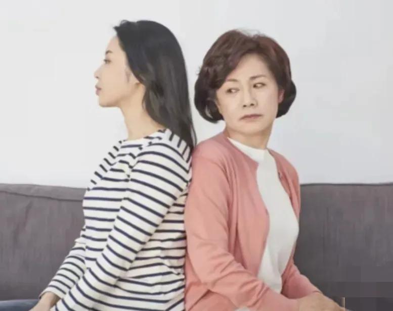 真心劝大家：尽量不要和父母长期同住，会爆发出很多矛盾！
 
以前总觉得，孝顺就是