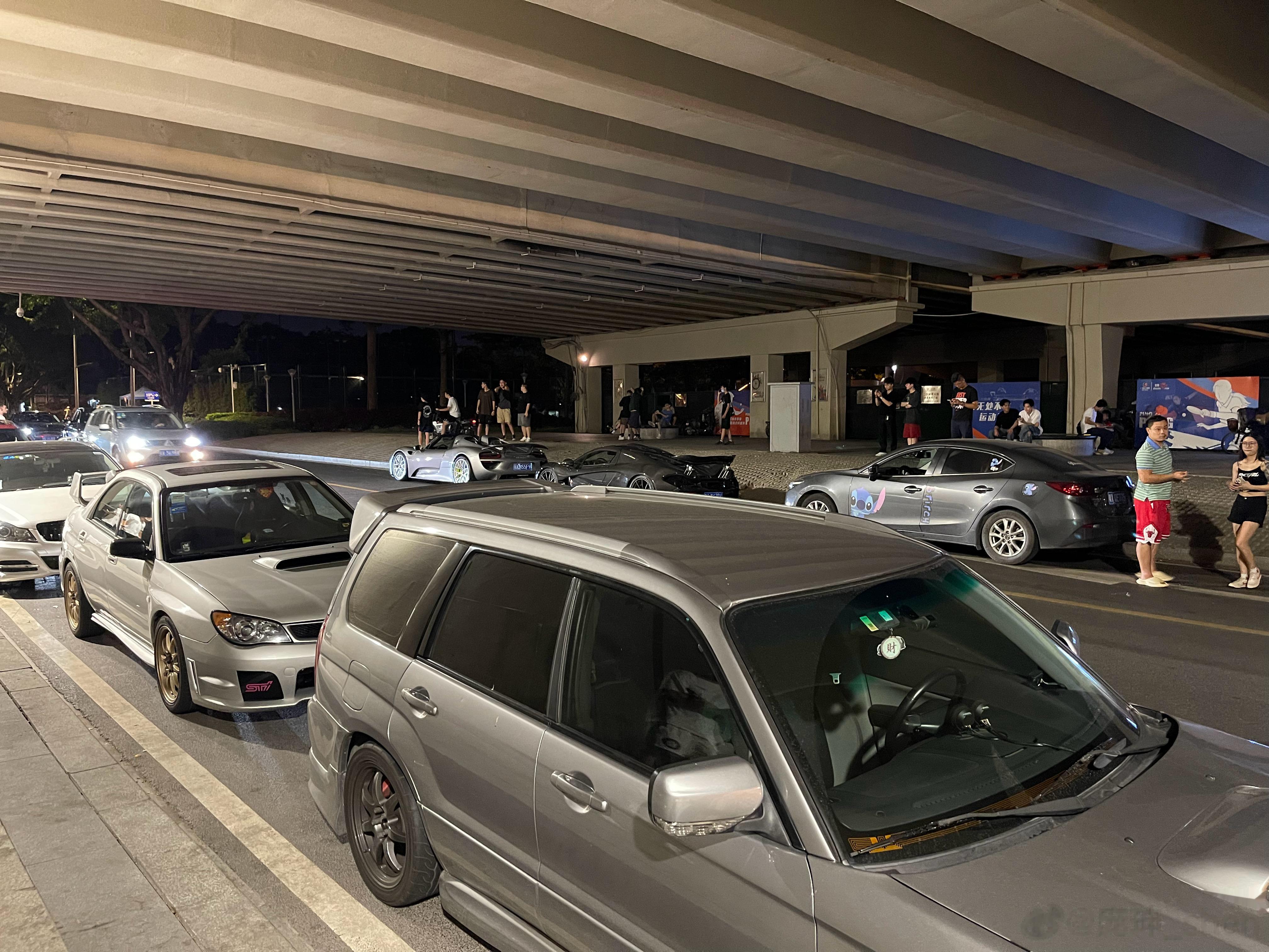 一边斯巴鲁，一边Hypercar[二哈]  ​​​