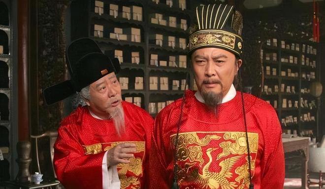张居正死后被万历皇帝清算，家人自杀、饿死者众多，而和张居正关系融洽的李太后却选择