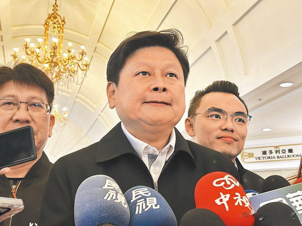 傅昆萁礼让召委，蓝营炸锅，韩国瑜子弟兵打响退党第一枪，反弹声浪骤起！傅昆萁成众矢