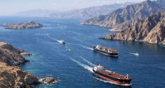 【伊朗议会主席穆罕默德·巴格尔·加利巴夫表示，伊朗已关闭霍尔木兹海峡，直至美国解