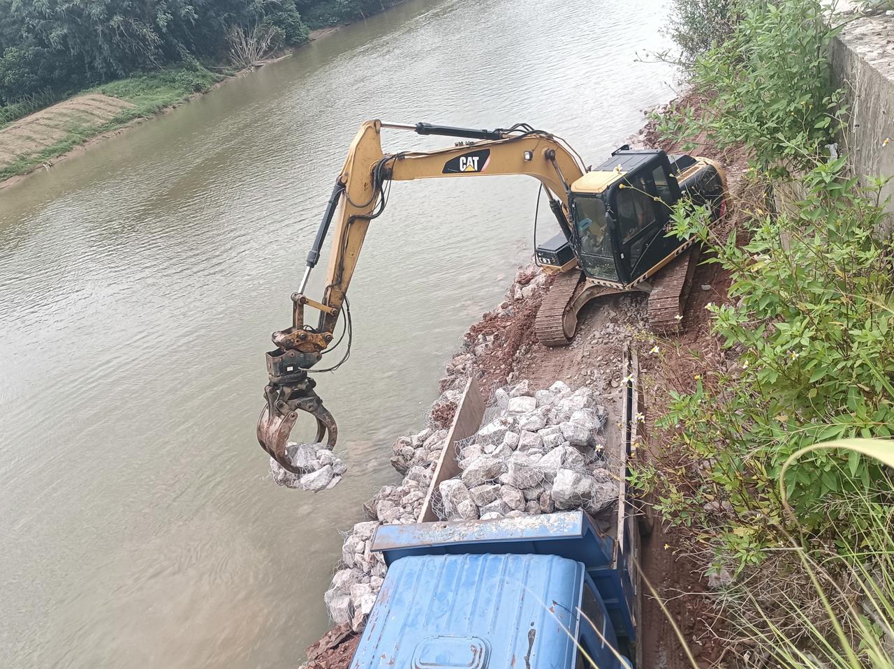 杭州这个河道治理工程，余建华以4875万中标，至少赚了300多万！他干绿化工程已