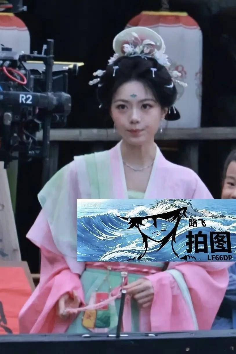 你们觉得是赵今麦的问题还是服装的问题？感觉这套衣服好廉价啊