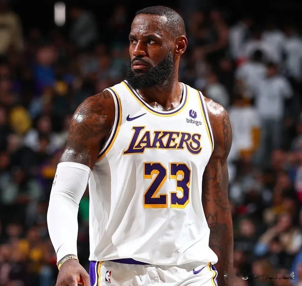 勒布朗·詹姆斯现在是以下数据的领导者：

▫️ 15+ 得分比赛场次 (1,42