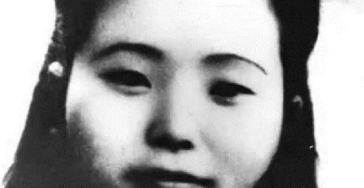 烈士江姐的儿子为什么选择定居美国？当记者询问为何一直没有回国时，他作何回应？
1
