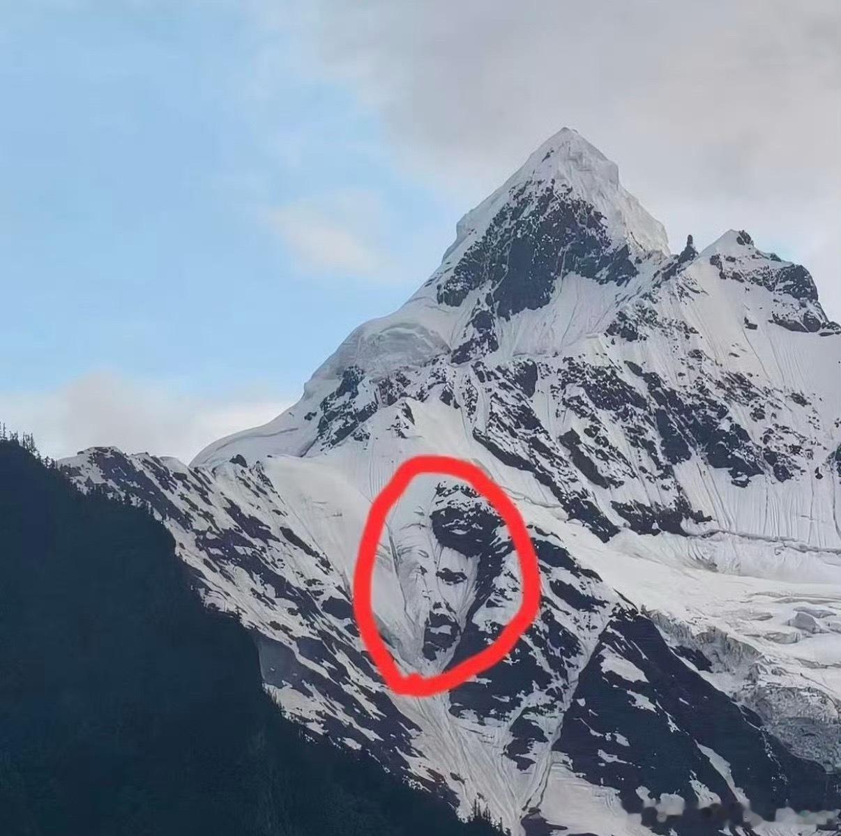 除了佛得角门将，我好像还看到了法海……梅里雪山惊现佛得角门将