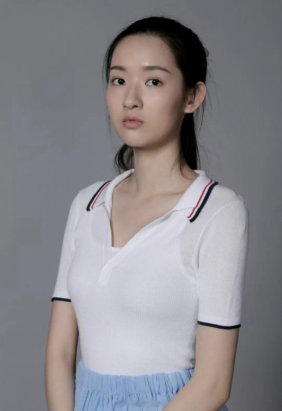 王玉雯这微胖身材，演高中生真的太成熟了！ ​​​