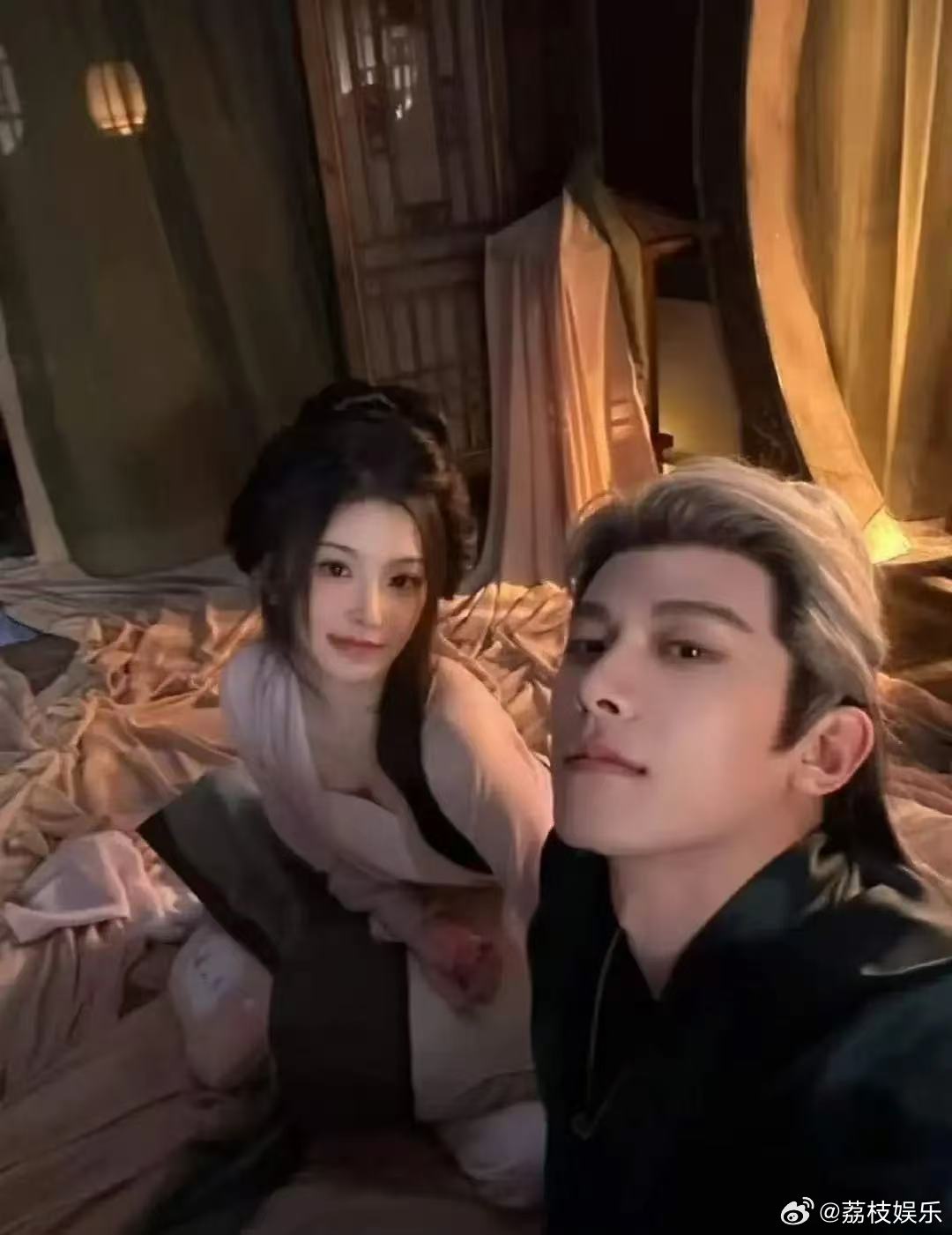 邓凯孔雪儿cp感 邓凯和孔雪儿同框也太有感觉了，颜值搭配很养眼，角色之间的拉扯感