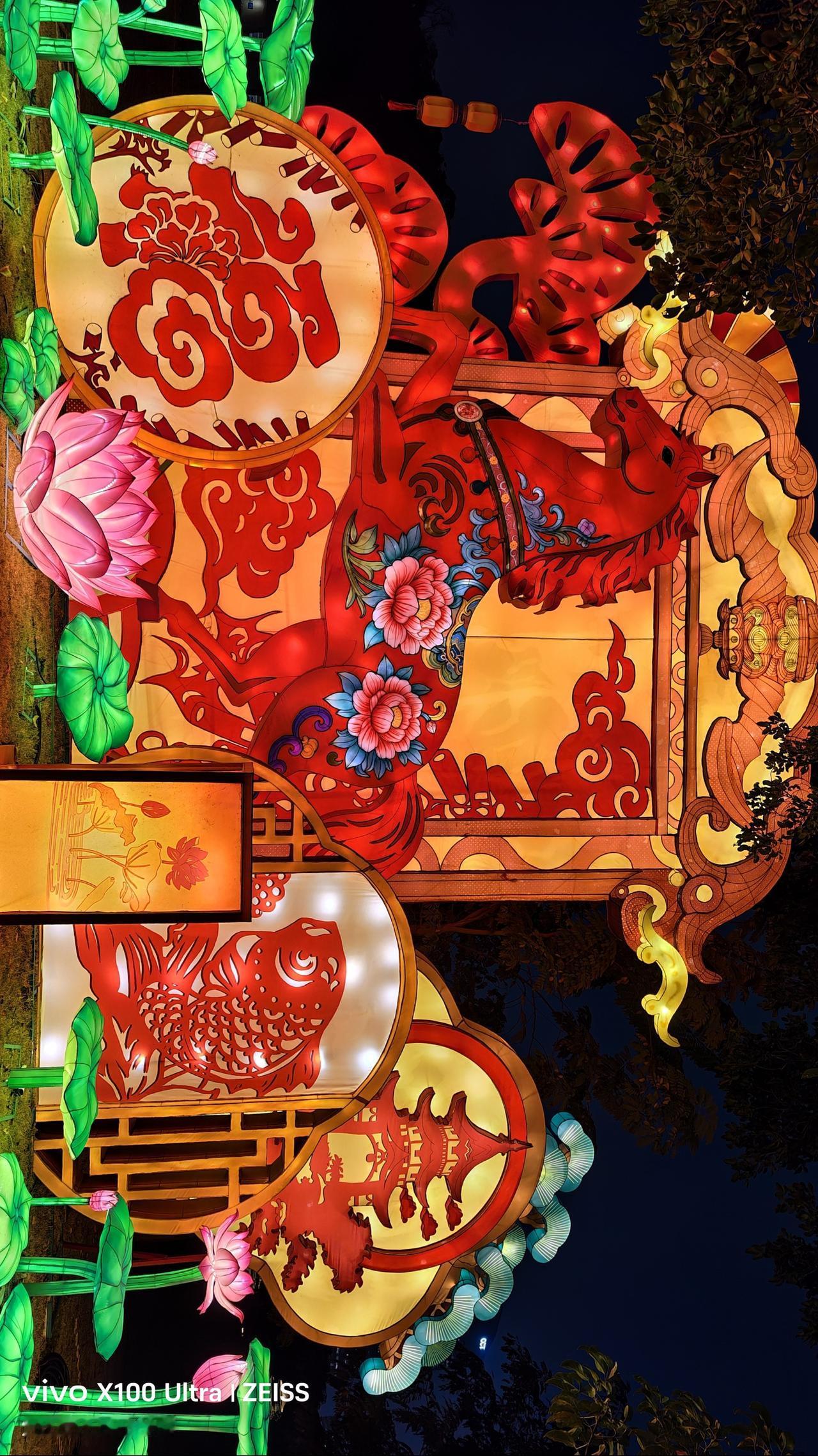 明天正式亮灯开幕，可以直接关注，锦绣中华民俗村官方账号，进行购买早鸟票，所拍的只