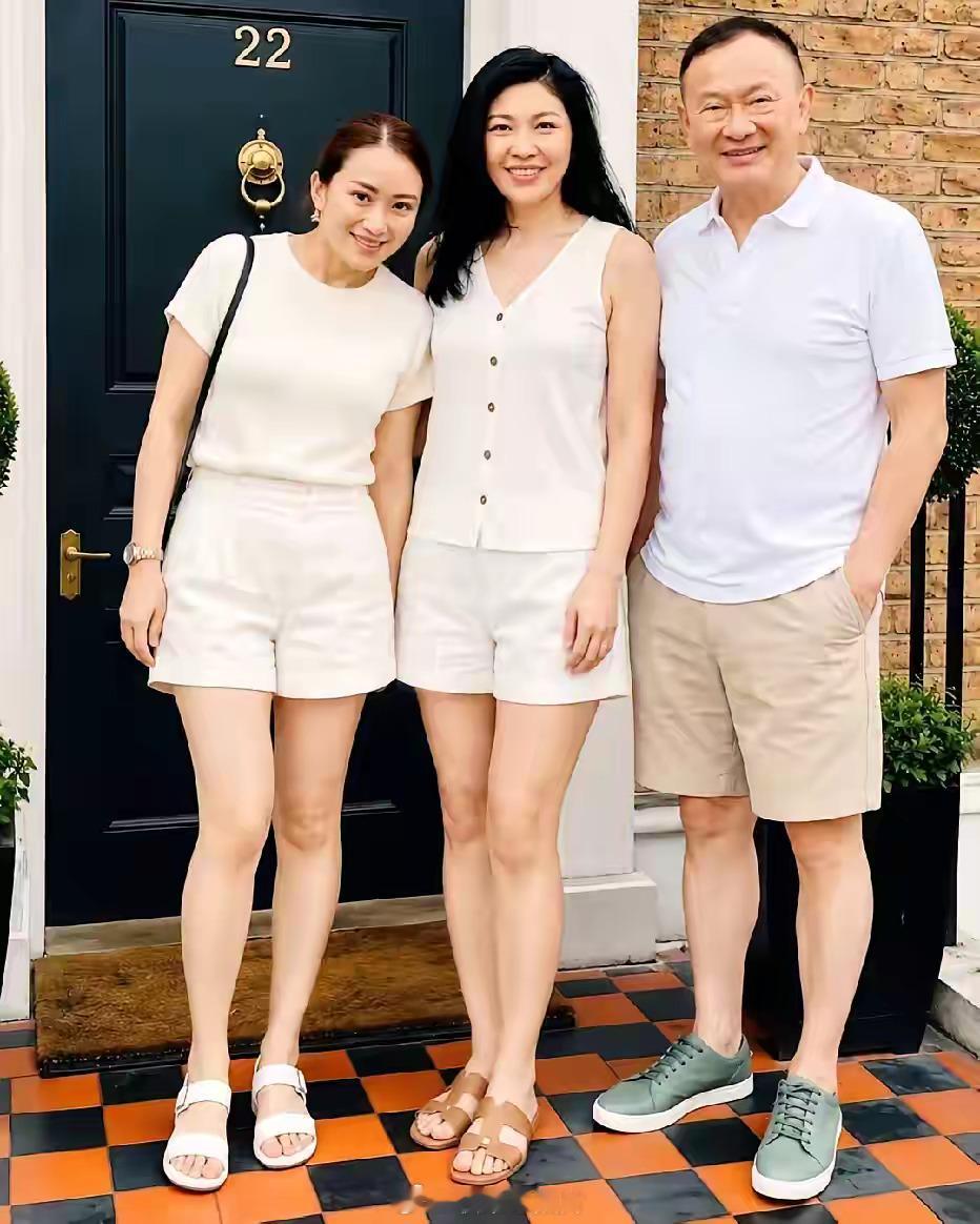 泰国这张照片，一家三人都当过总理。在世界上也算奇迹了，一门三杰！