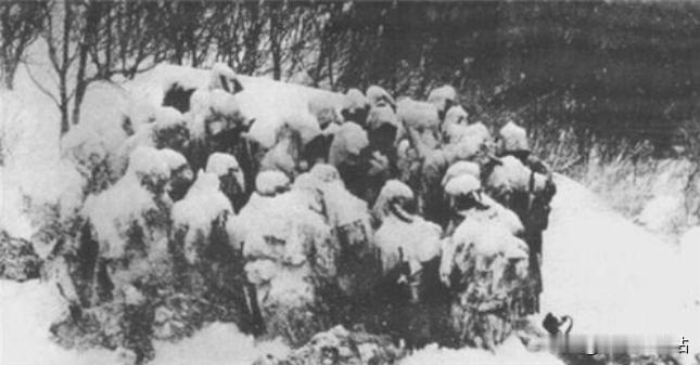 1937年冬，鬼子进山找抗联，为了防止迷路，边走边做记号，一地主见了他故作热情地