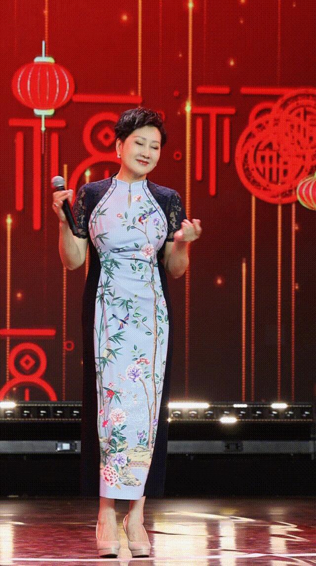 不知道张凯丽的身材很曼妙 今天刷到凯丽老师的活动照真的有被惊艳到，那个状态保持得