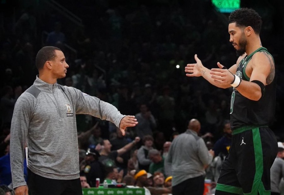 马祖拉被问及塔图姆是否会出战本赛季时的回应：“我不清楚，压根没考虑过这事儿。” 