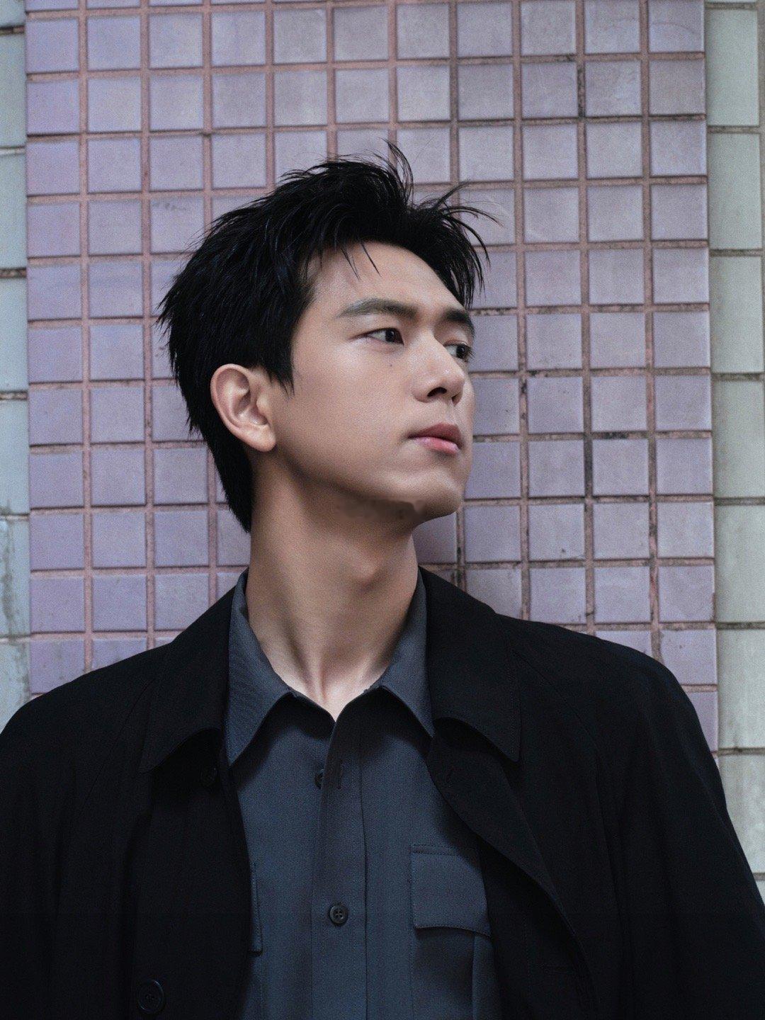 终于等到李现重回内娱的一集 李现终于回来营业了，一出场就是高光时刻。褪去浮躁多了