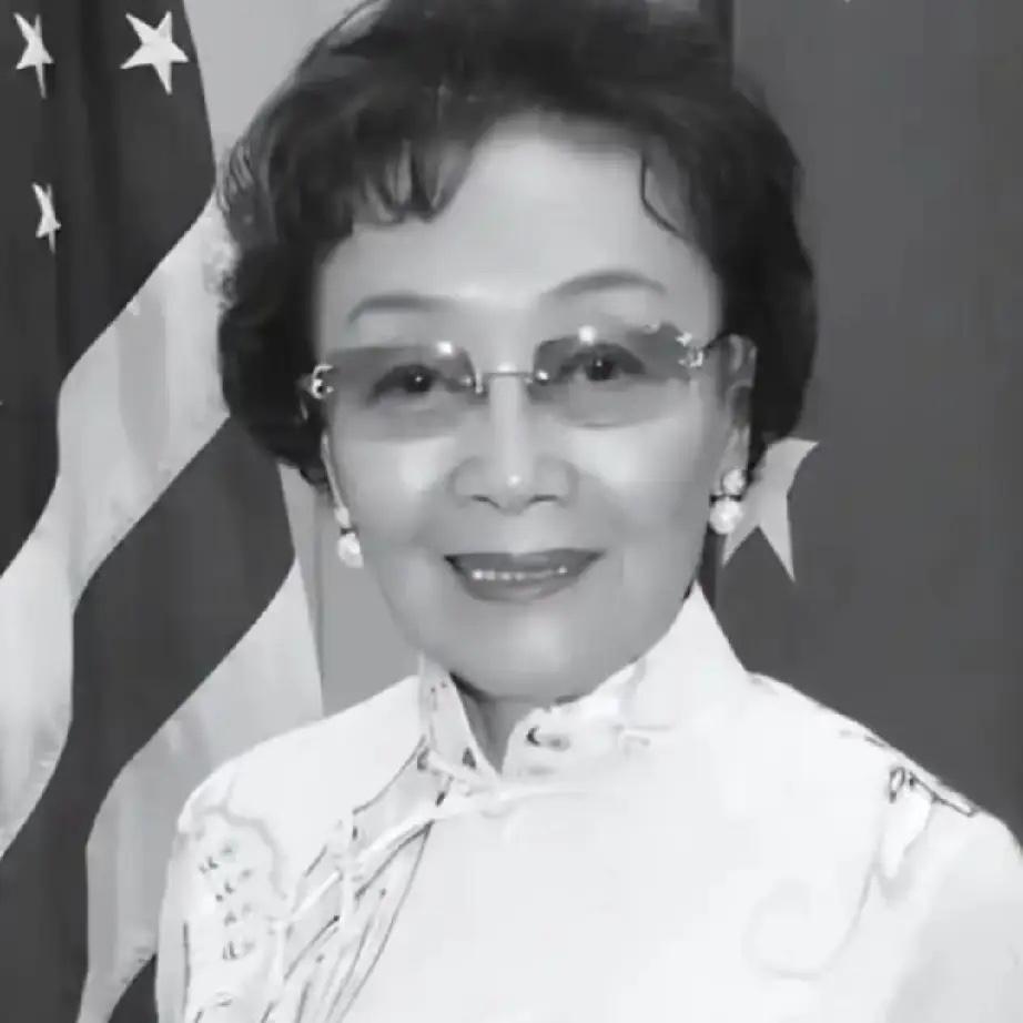 刚刷到一条讣告，张素久走了
听名字你可能很陌生，但有个人你一定不陌生
她就是张治