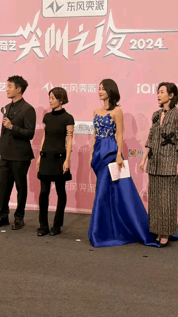 不服老不行啊，48岁的马伊琍和35岁的蓝盈莹状态大不相同。
马伊琍穿衣打扮真的不