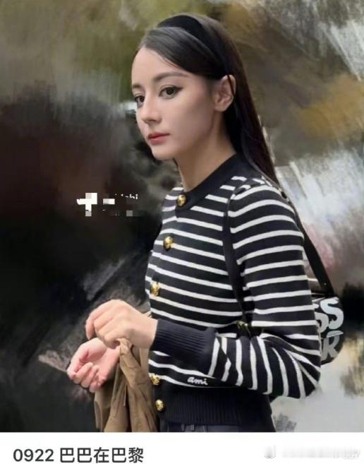 #迪丽热巴巴黎偶遇路透# 啊啊啊迪丽热巴的巴黎偶遇路透，这么死亡角度的拍摄都能这