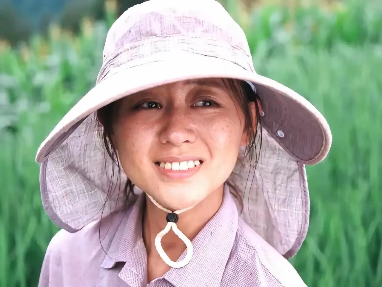 电视剧《利剑·玫瑰》观后感    这部剧的背景设定是在2000年初，当时的人口管