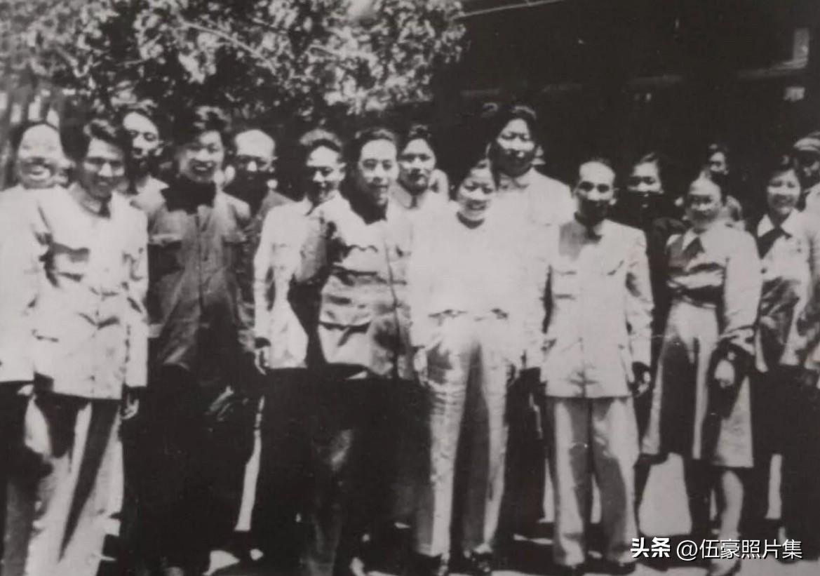 1951年夏，周恩来总理与邓颖超同志在旅大市（今大连）完成近两个月的疗养后，于7