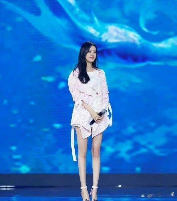 这腿估计内娱也没人抗衡了吧 ​​​