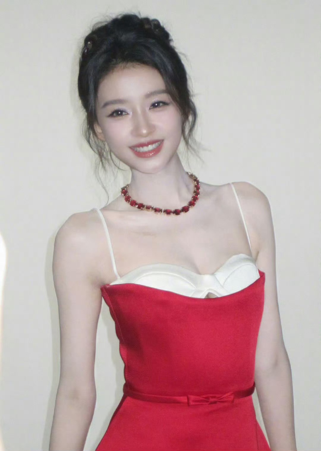 孙怡镜头好元气好嫩哦 