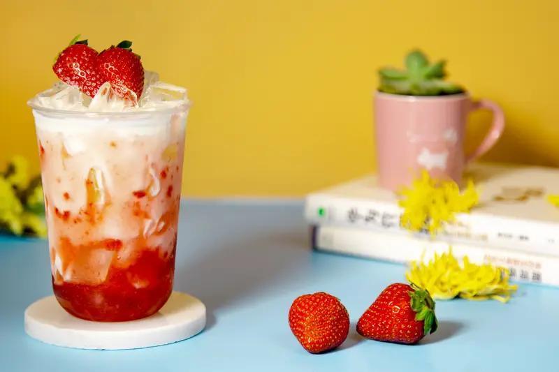 保持快乐的心情，就像给生活加点味精，让日子更有滋味。我觉得这得从几方面入手。
身