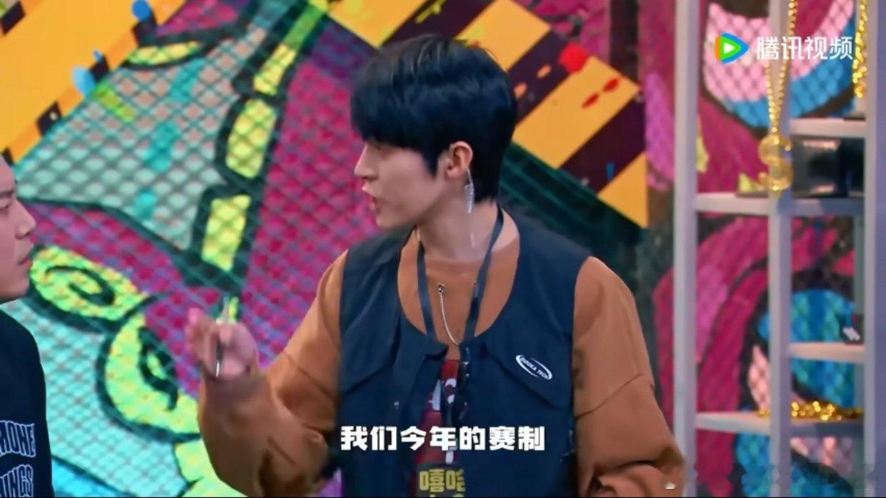 给哈圈rapper们亿点抽象震撼  四个人合唱的时候，那气势超给力，太震撼了。 