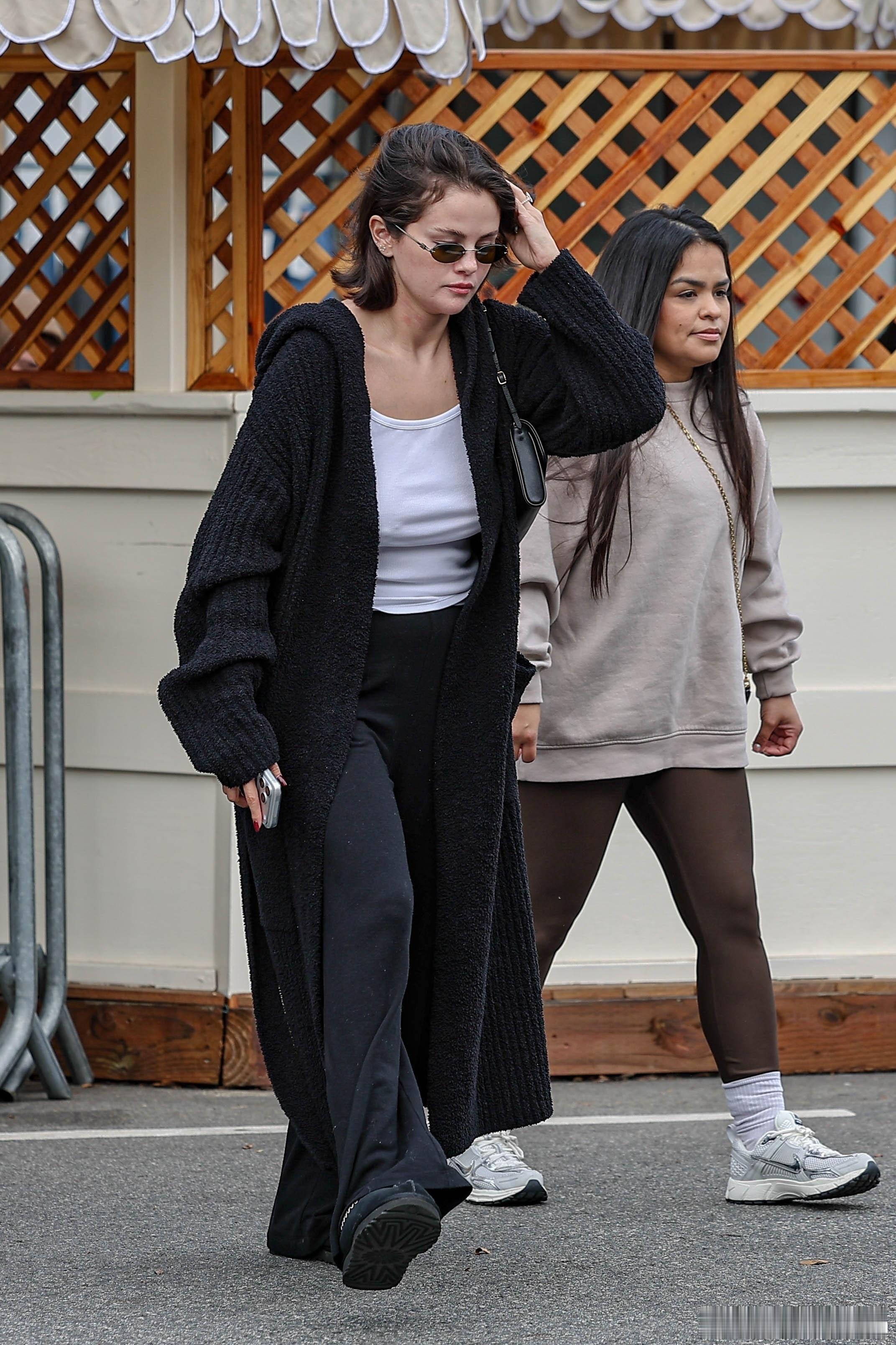 Selena Gomez赛琳娜戈麦斯在洛杉矶外出，和老公Benny blanco