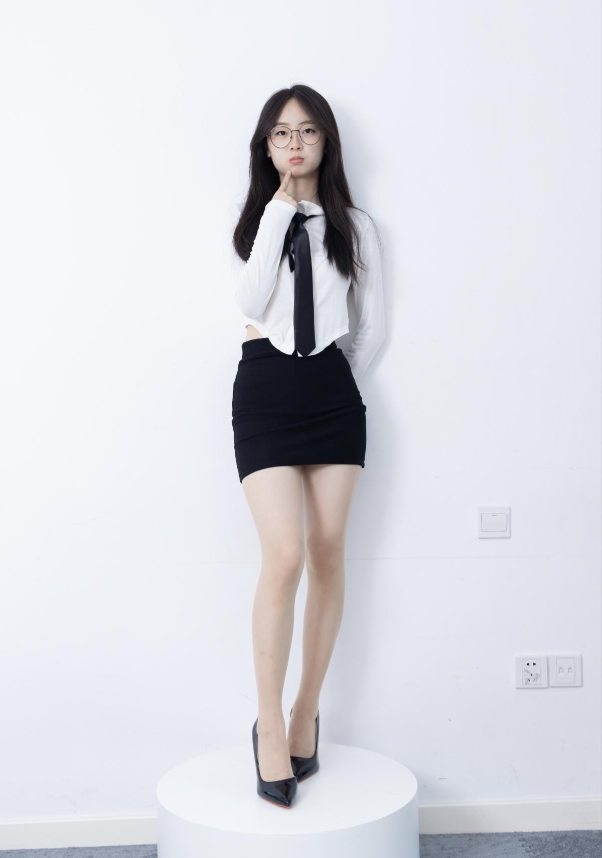 萌萌美女丝袜穿搭 佛系少女适合穿什么样的丝袜 温柔大方的美女 温婉系美人 优雅女