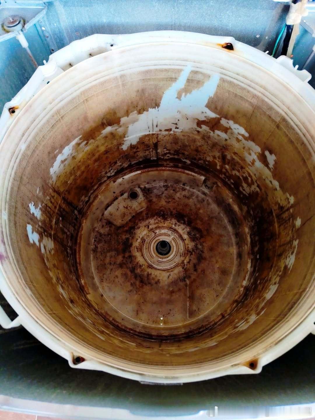 洗衣机长时间不清理比马桶还脏道理我都懂！但为啥就设计不出来更容易清洗的洗衣机？说
