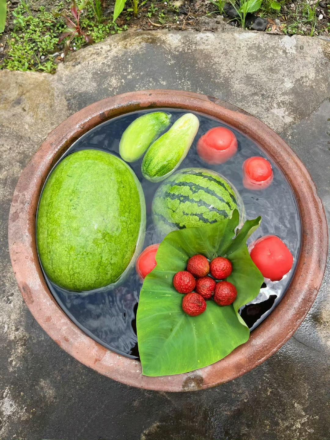 农村，夏天，沟渠，小溪，西瓜，柴火饭。