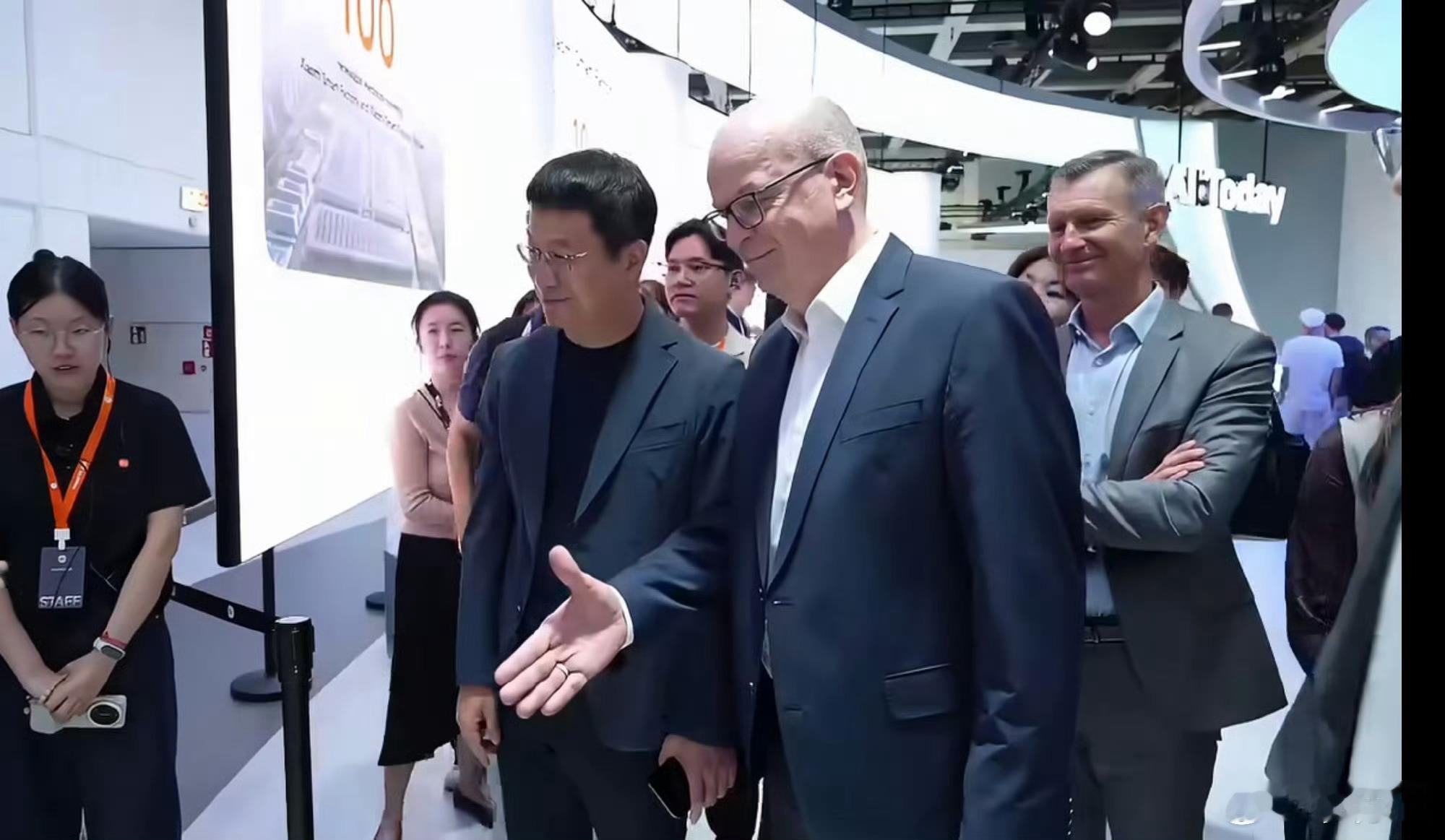 博西CEO打卡小米IFA展台IFA现场，博西家电CEO亲自来小米展台打卡全球最牛