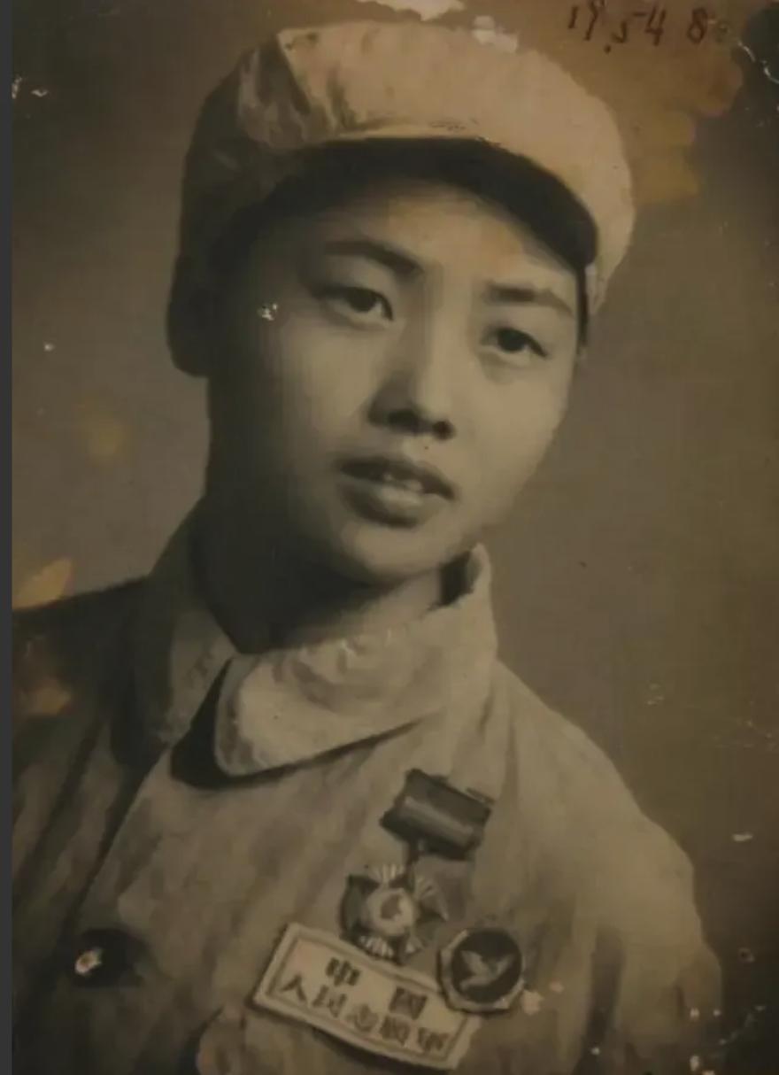 1951年，朝鲜战场，女护士张道华，被炸瞎双眼，陷入昏迷，醒来后，却突然听到美军