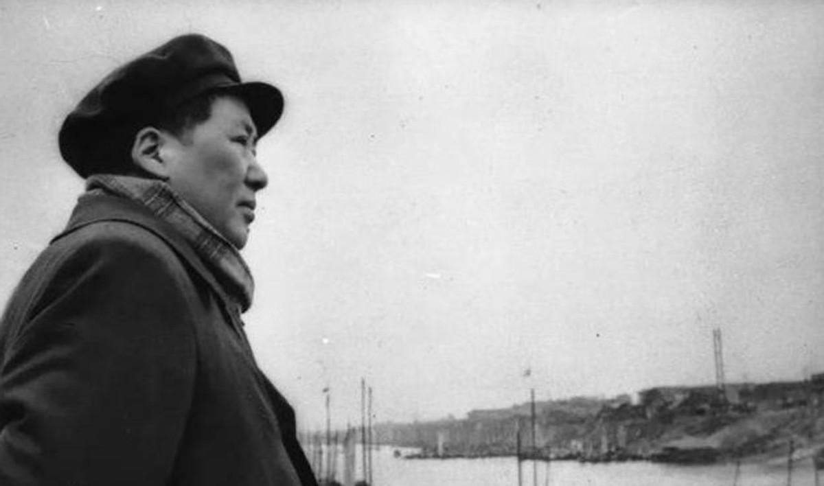 1953年毛主席来到安庆视察，了解到陈独秀之子在砖厂务工后，批示相关方面予以关心