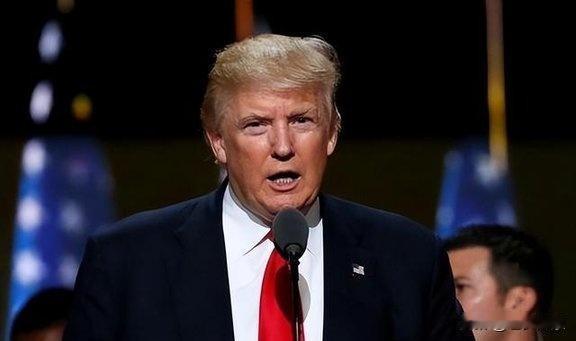 2026年4月，特朗普宣布全面封锁霍尔木兹海峡，这一操作堪称“最震撼一招”。美国