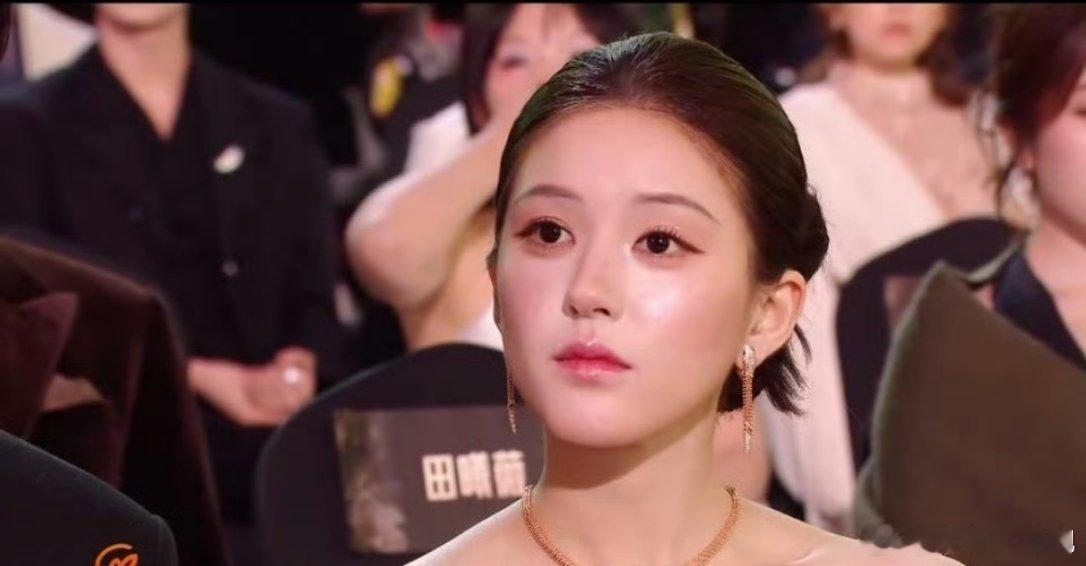 星光大赏女明星内场生图🈶，一个个美爆了，怎么这么会长，都长到了我的心巴上赵露思